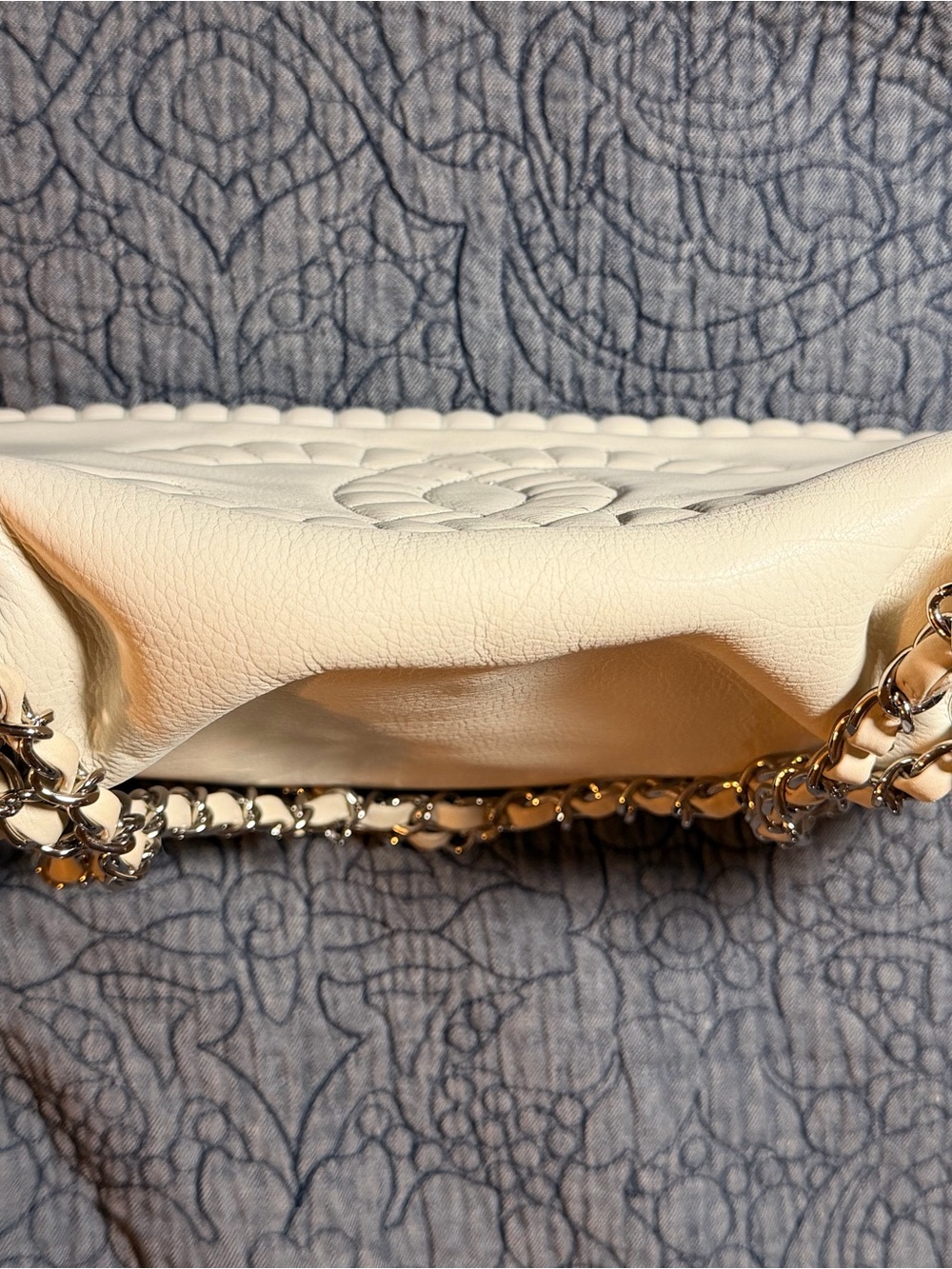 CHANEL Cream Quilted Lambskin Shoulder Bag with silver-tone Chain - Picture 9 of 17